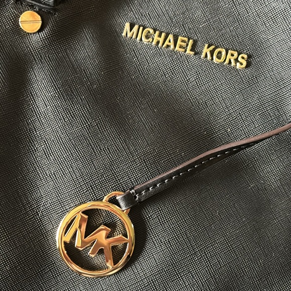 Large black Michael Kors purse!🖤 - Picture 7 of 7